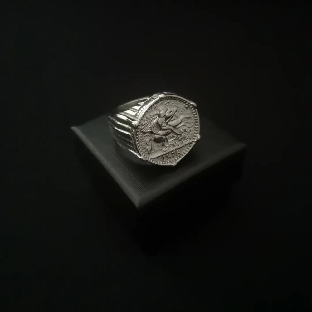 Anel Meia Libra Prateado – Design Elegante e Durável
