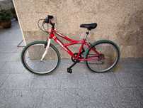 Bicicletas a necessitar reparação