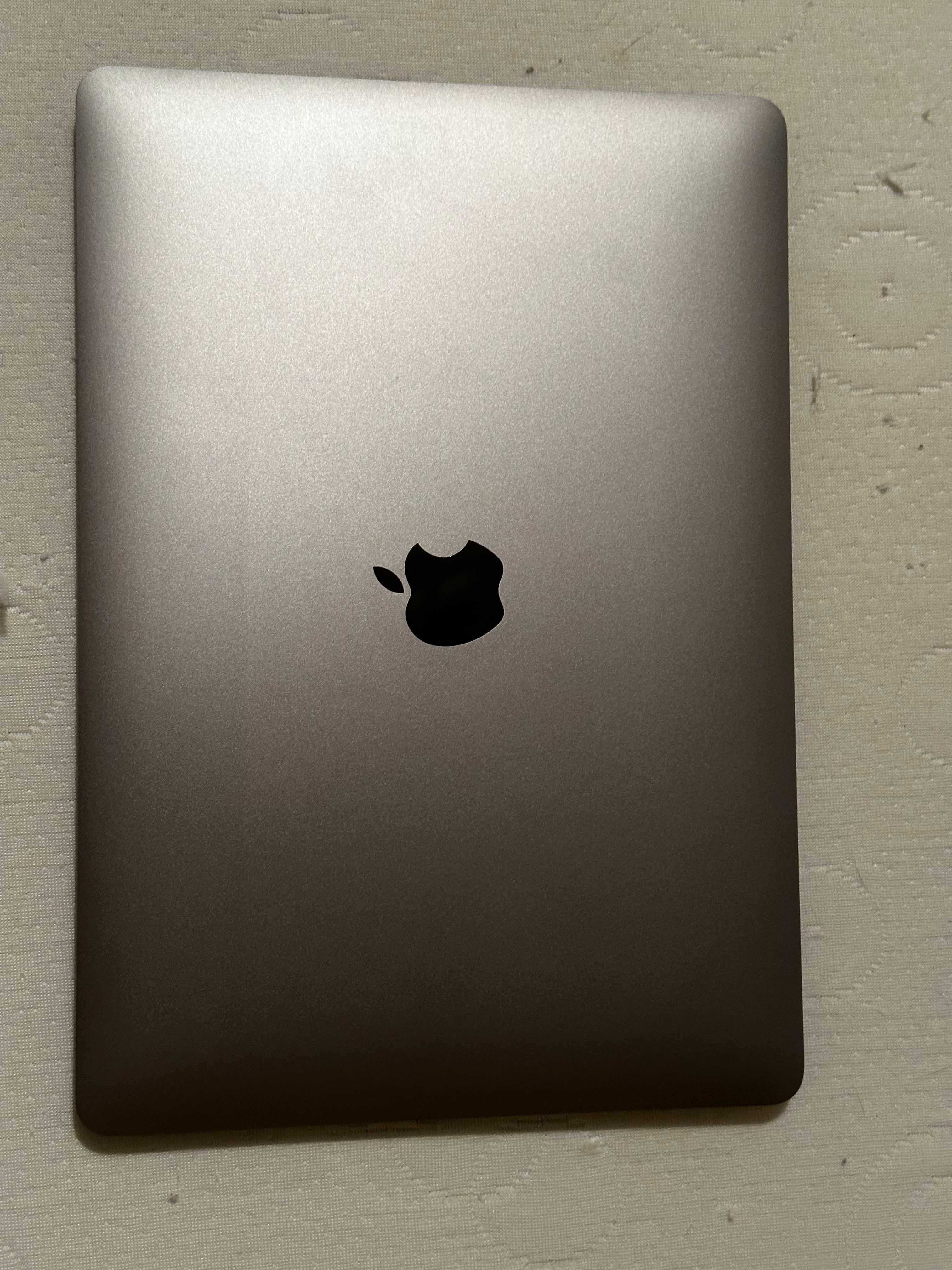 MacBook Pro 13 cali - Moc i Elegancja w Kompaktowym Wydaniu!