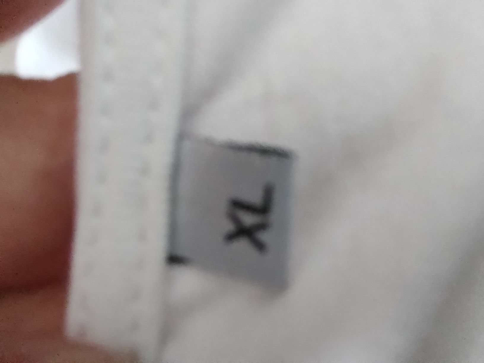 Biała bluzka XL u góry guziczki
