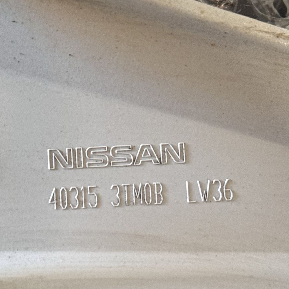 Ковпаки Nissan R16 оригінал Ніссан