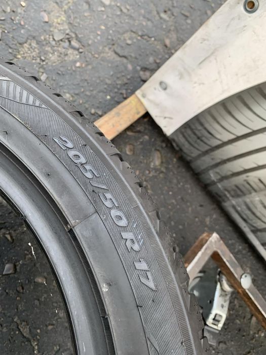 Шини 205/50 R17 пара Toyo  зима 7,9мм