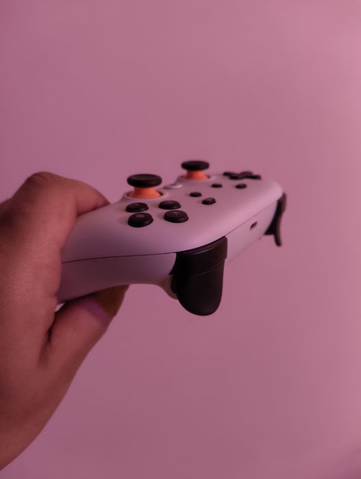 Геймпад Google Stadia Дуже якісний - рівня Dualsense та DualShock