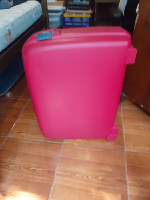 Mala de viagem (72cmx52xcmx23cm) altamente resistente