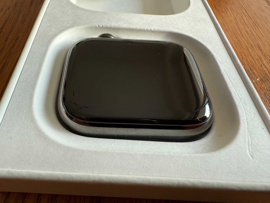 APPLE Watch Series 9 GPS + Cellular 45mm Stainless Steel Grafit A2984