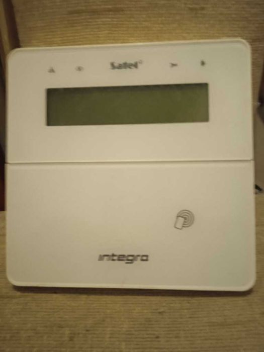 Satel Integra Dotykowy manipulator z czytnikiem RFID! Minimalizm