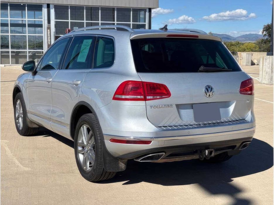 Volkswagen Touareg      2015