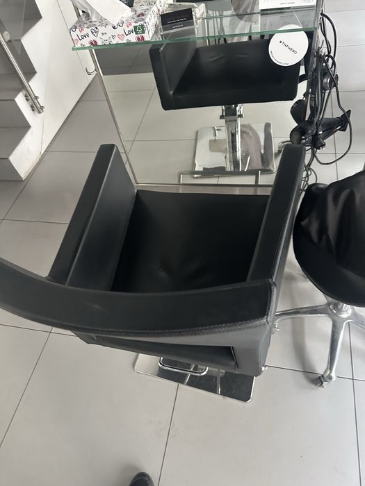 Czarne fotele fryzjerskie 10 sztuk uzywane