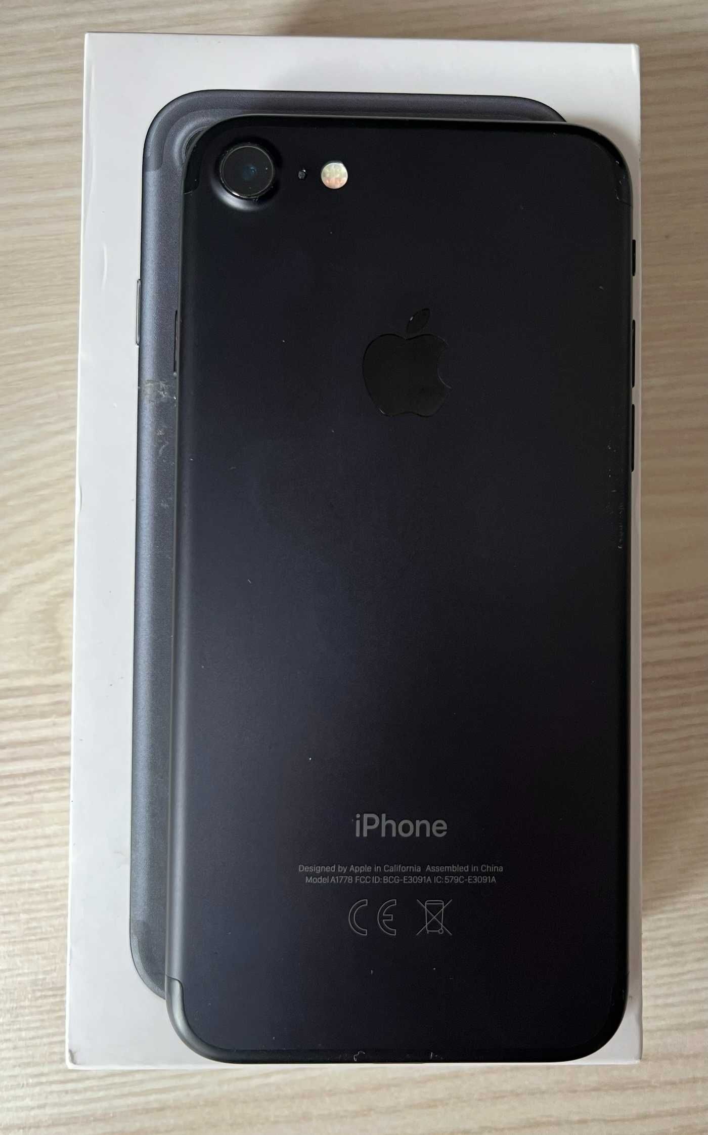 Iphone 7 32GB + oryginalna ładowarka i kabel lightning + etui