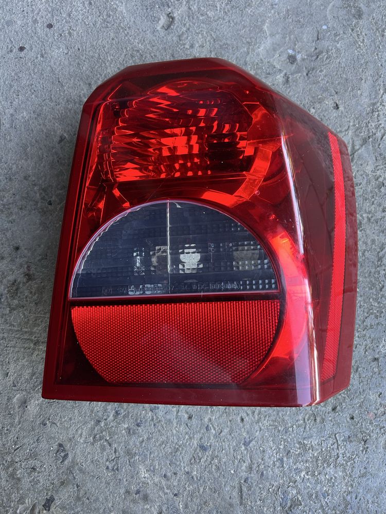 Фара стоп ліхтар задній правй Dodge caliber Америка