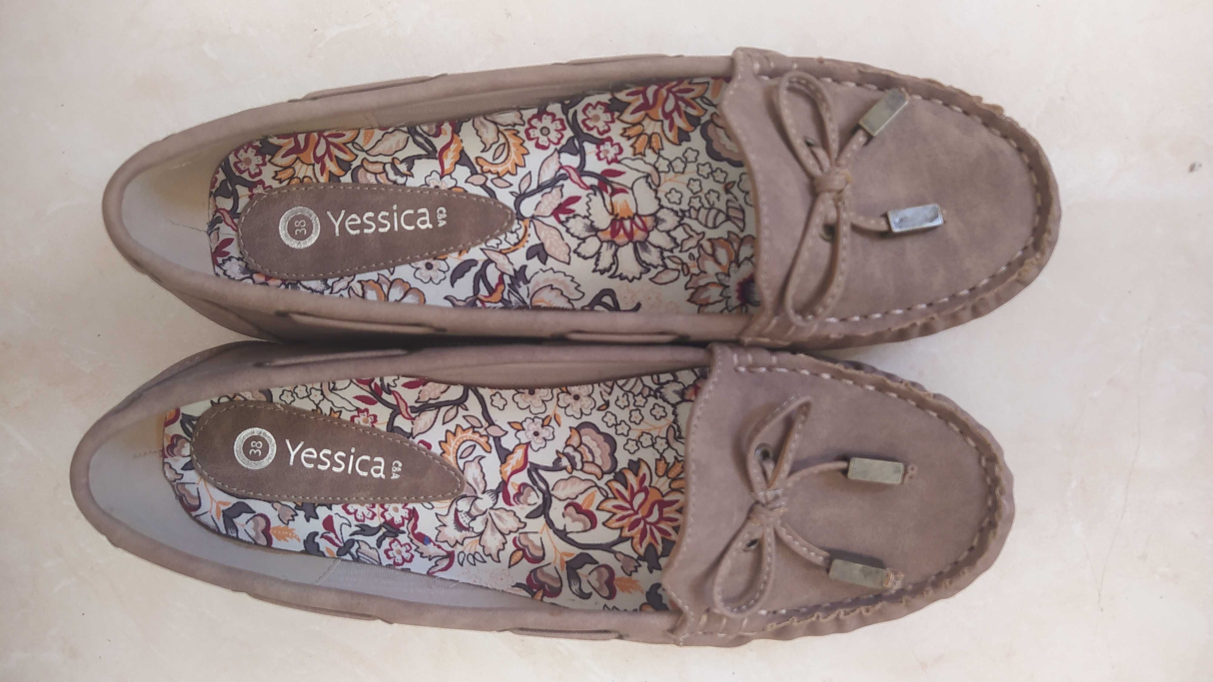 Sapato mocassim em pele