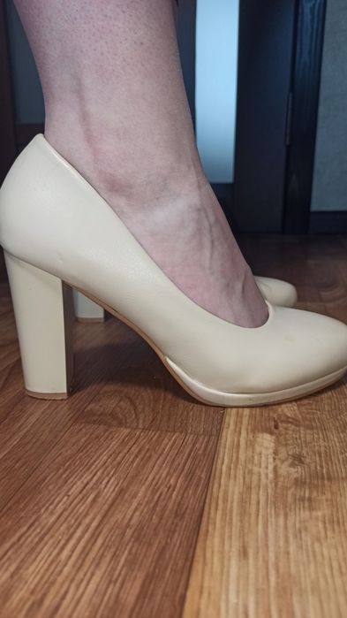 Жіночі  туфлі      .