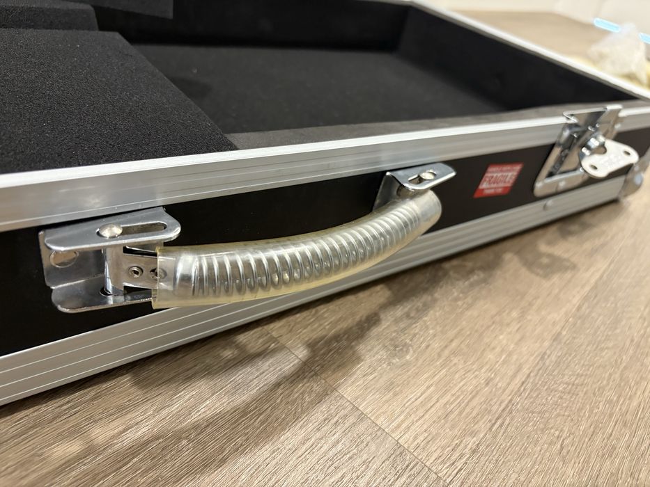 Caixa guitarra Harley Benton Flight Case Wood Guitar