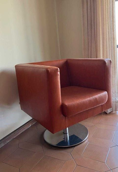 Cadeirão Rotativo em pele genuína ADC
