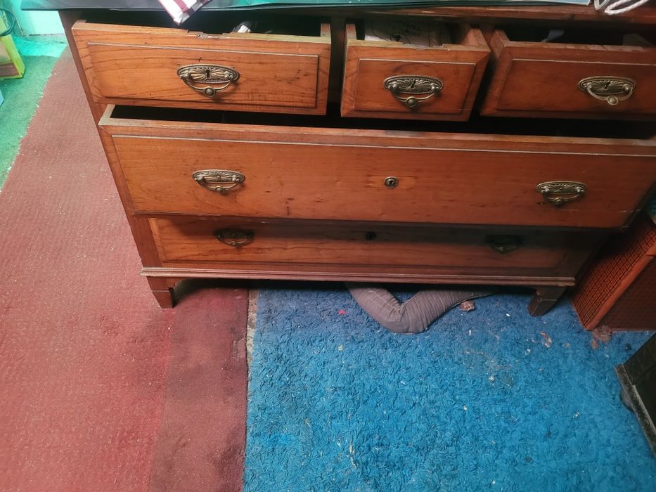 Cómoda em madeira