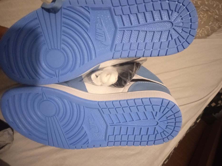 Jordan 1 azul e branco original