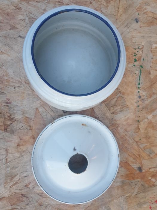 Escarrador antigo de esmalte