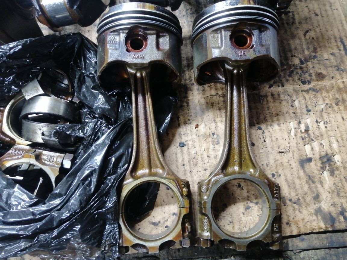 Коленвал шатуни поршня 06A 1.8T Audi VW Skoda