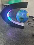 Lewitujacy globus