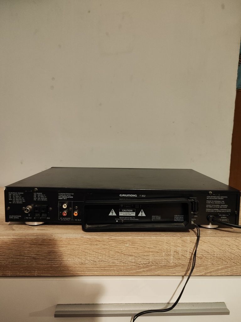 Grundig T302 Jest to urządzenie elektroniczne służące do odbierania sy