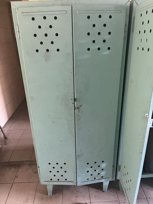 Шафа металева для одягу шкаф