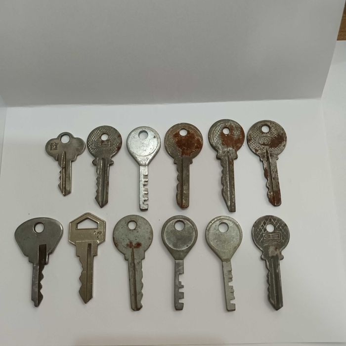 Ключи разные от дверей замков