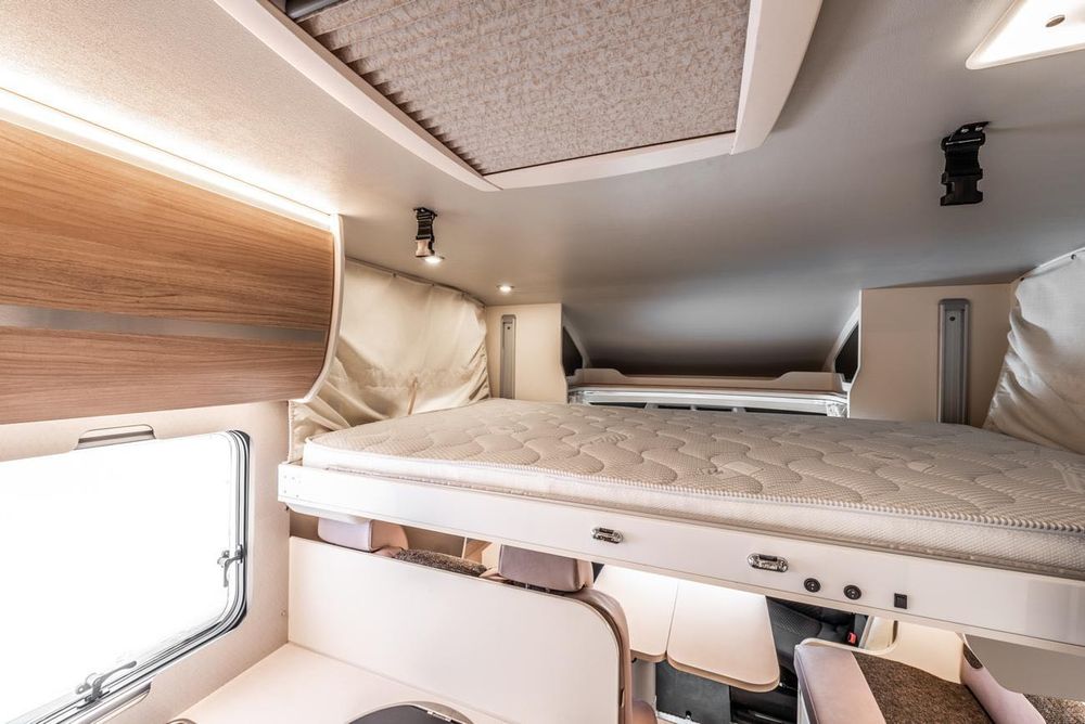 KAMPER z doposażeniem Półintegra 5 osobowy Rimor 95 PLUS Ford 2022