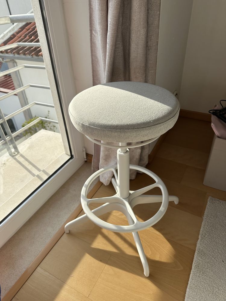 Banco alto ajustável - ikea