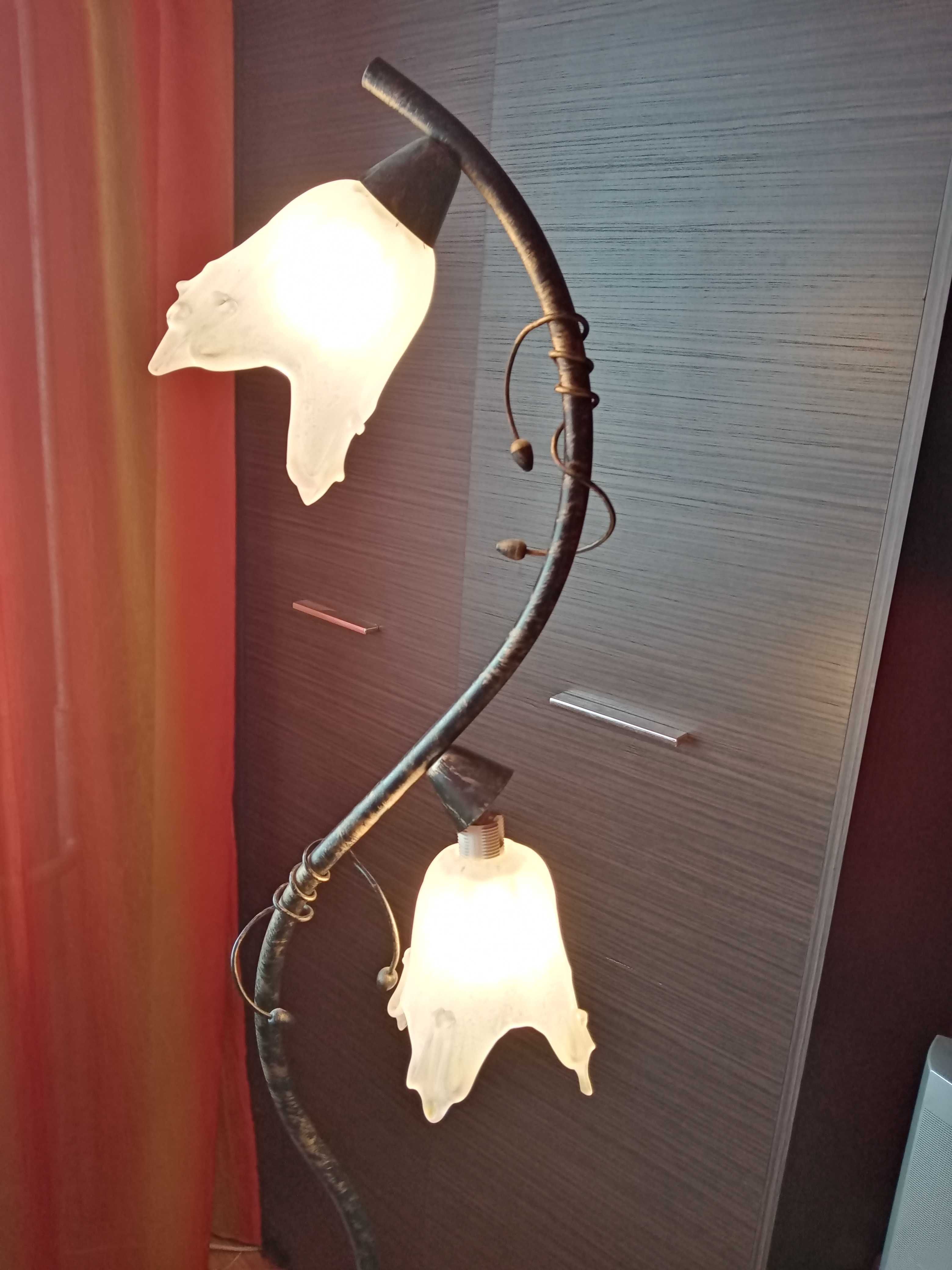 Lampa podłogowa ładna