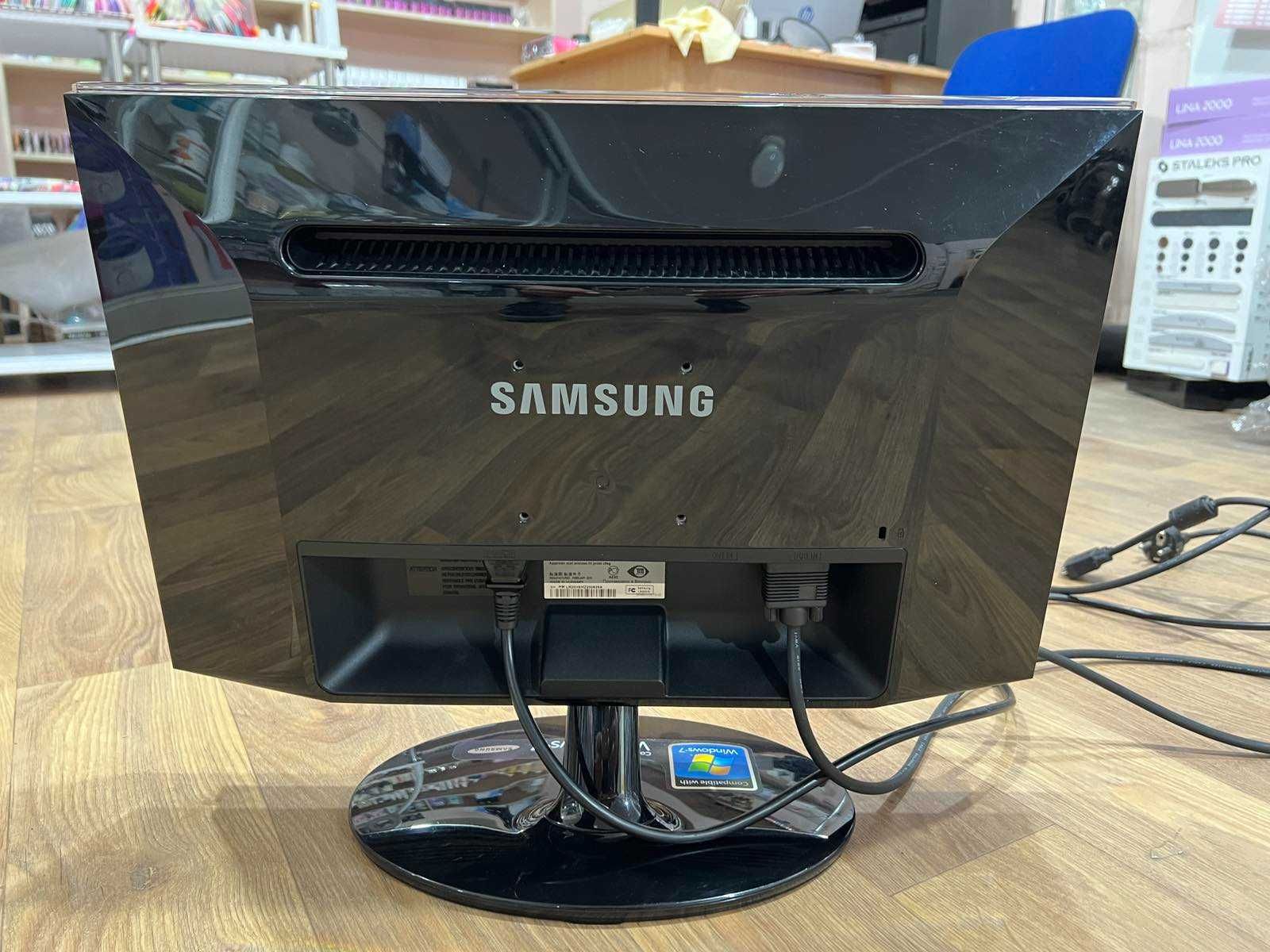 Монитор 20" Samsung SM P2050 LS20LRZKUV/EN Black