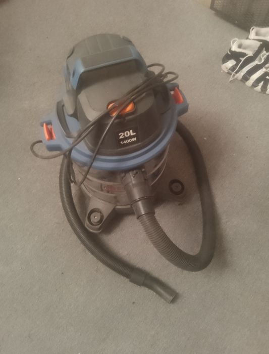 Продам рабочий пилосос