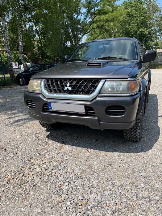 Mitsubishi Pajero Sport - ciężarowy