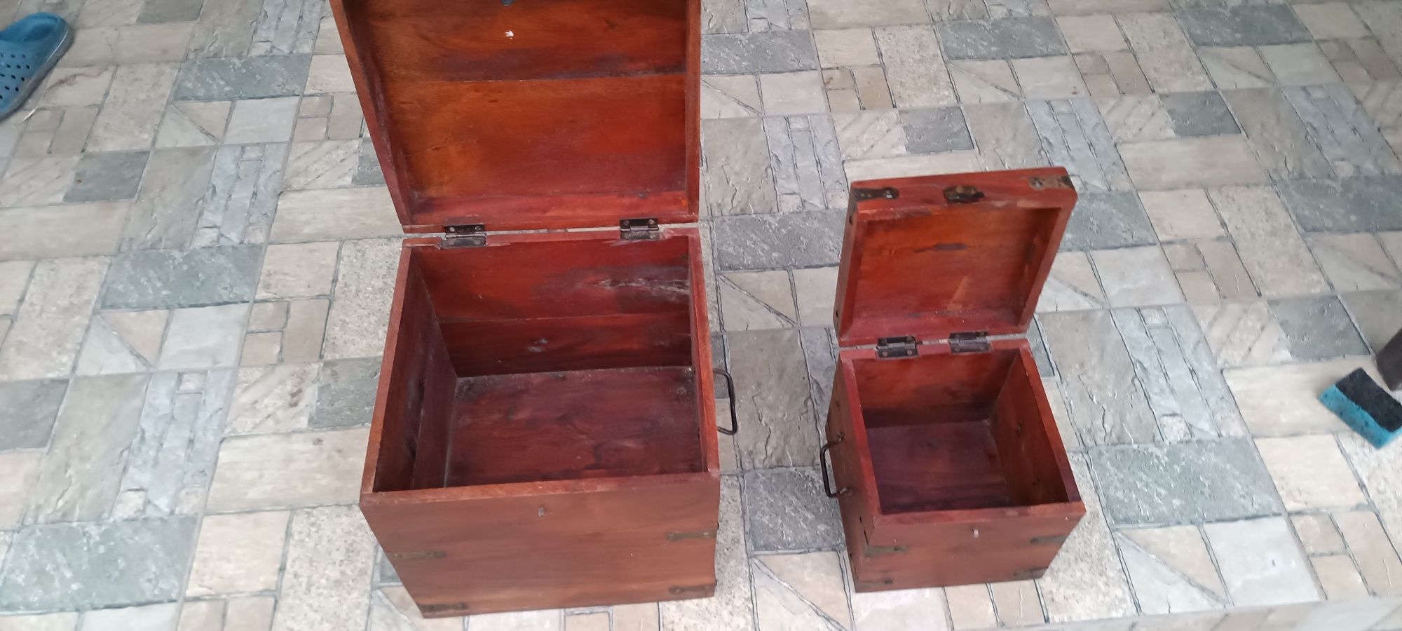 Продам  сундук ,короб, дерево, ковка