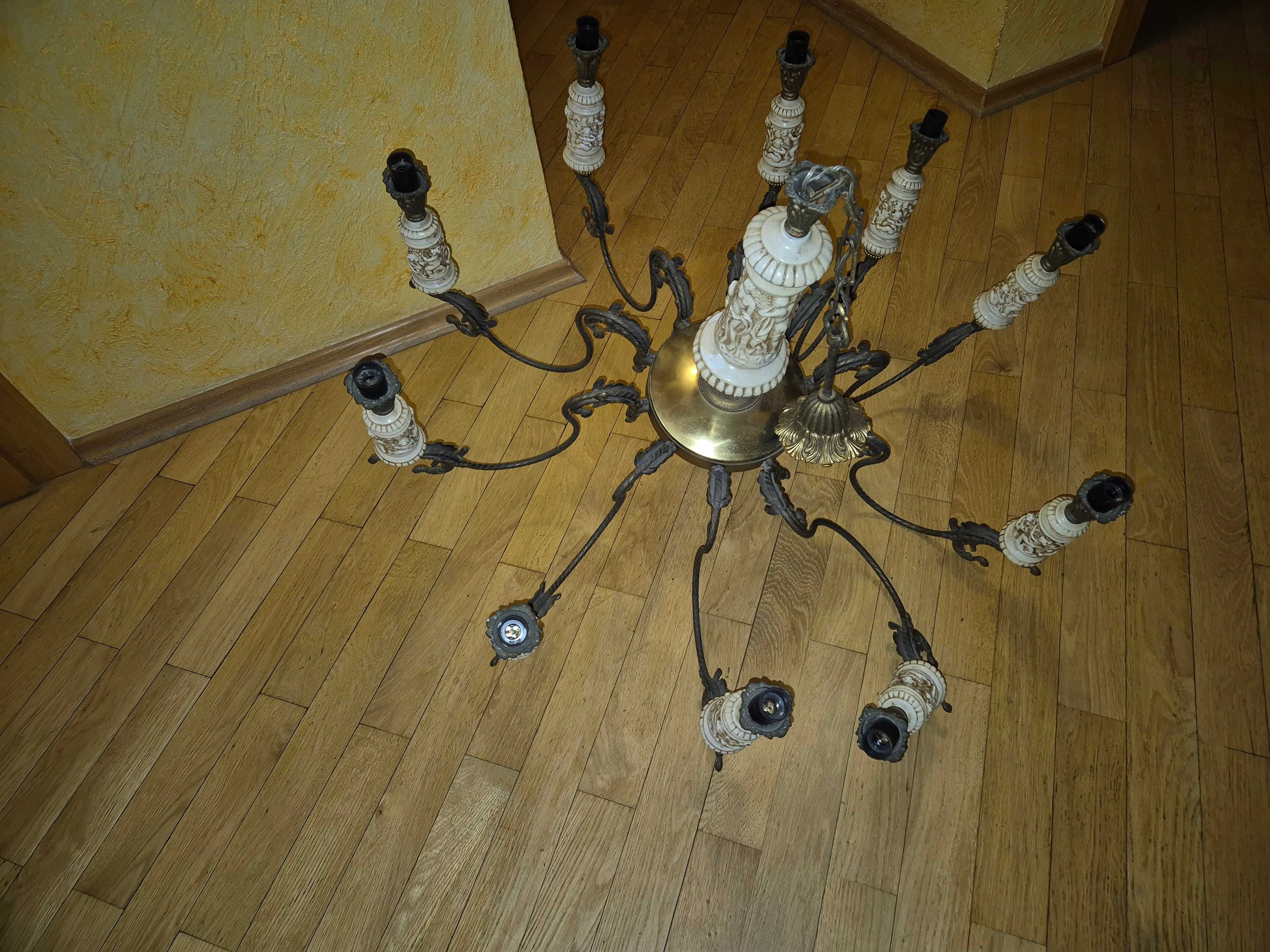 żyrandol w starym stylu