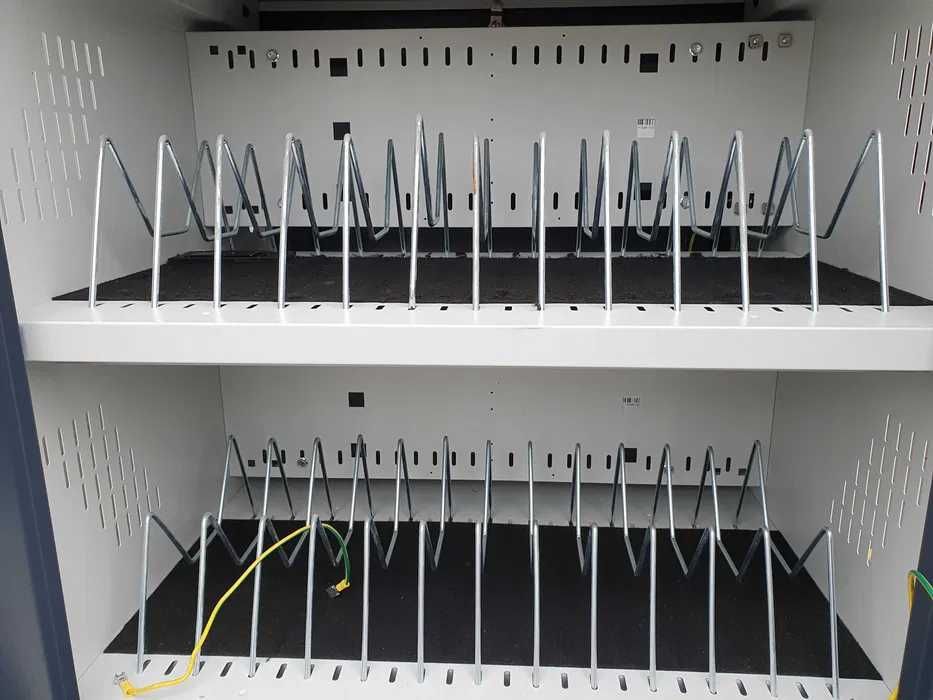 Szafa IT RACK na 28 laptopów z zasilaniem + RJ-45