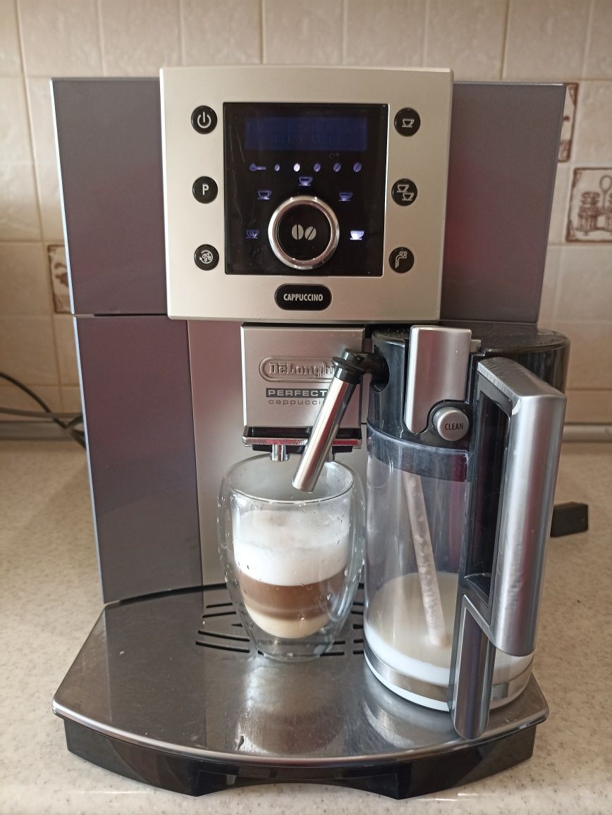 Кавомашина Delonghi perfecta