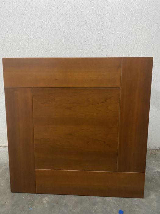 Mesa quadrade de cerejeira