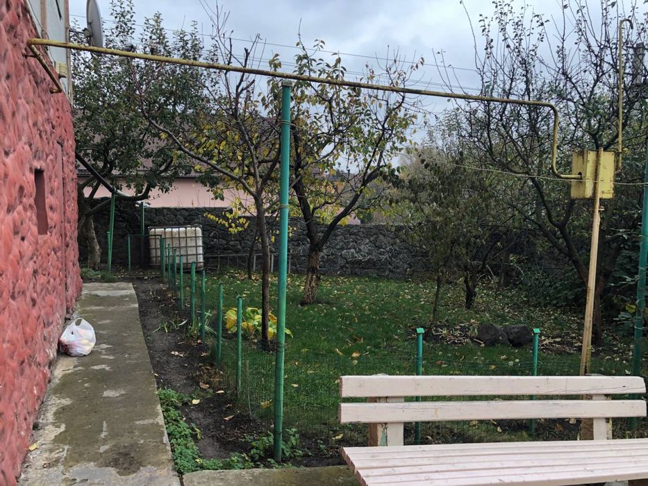 Будинок Автовокзал 1, 350 кв.м згаражем і комунікаціями