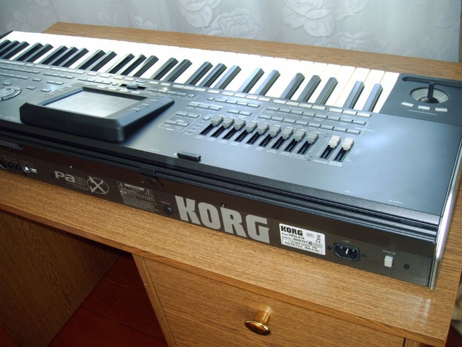 Продам Korg Pa3X ( 5 октав)