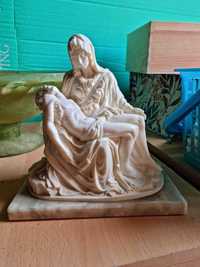 Włoska alabastrowa rzeźba "Pieta" miniatura pracy MIchała Anioła