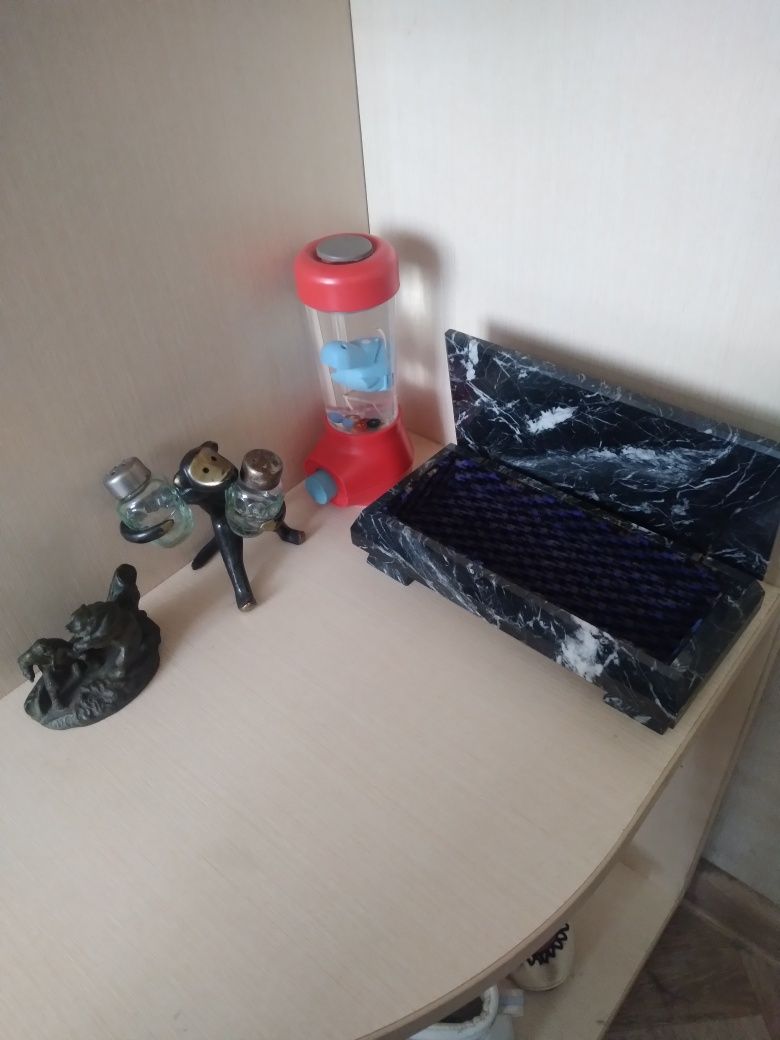 Бронзовые статуэтки.
