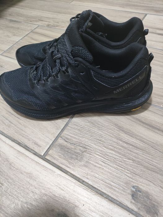 Продам нові кросівки Merrell 43.5  не підійшов розмір.