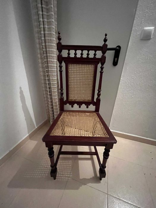 Mesa de Jantar Oval Antiga com 6 Cadeiras de Palhinha