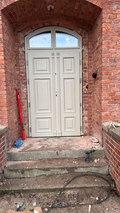 Drzwi zewnętrzne dębowe