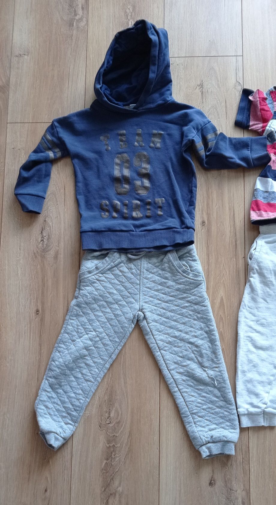 Paka dla chłopca 98 cm Bluzy, spodnie, koszulki. Buty adidas gratis 24