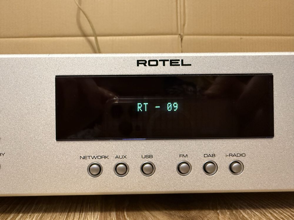 Rotel RT-09 srebrny