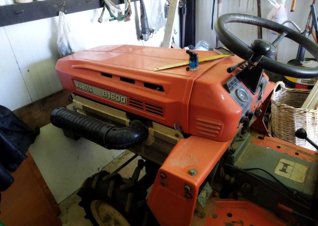 Trator Kubota B1600