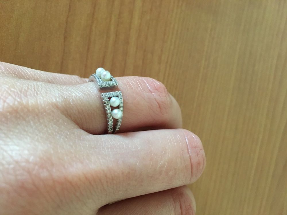 Srebrny pierścionek z perełkami i cyrkoniami rozmiar 13