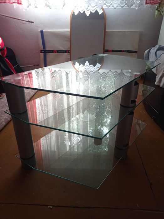 Stolik pod telewizor - przezroczyste szkło