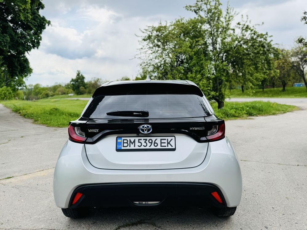 Toyota Yaris 1.5 Hybrid e-CVT Style 2023 рік Official